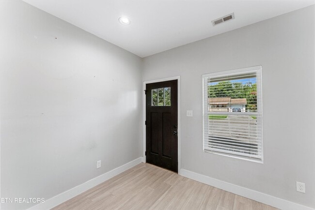 Photo - 5004 Knoxwood Dr