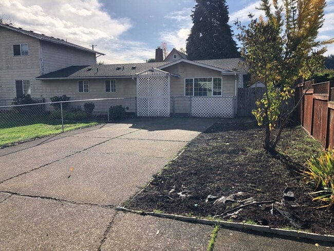 Photo - Updated 3 bedroom, 2 bathroom duplex in Sp...