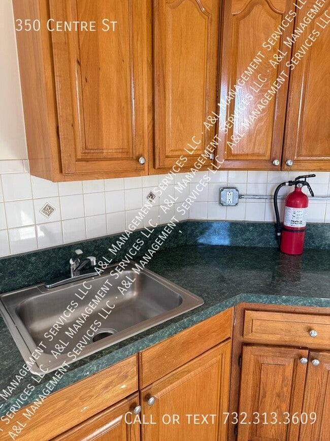 Photo - 350 Centre St