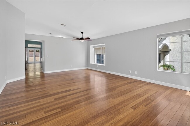 Photo - 405 Crater Ct