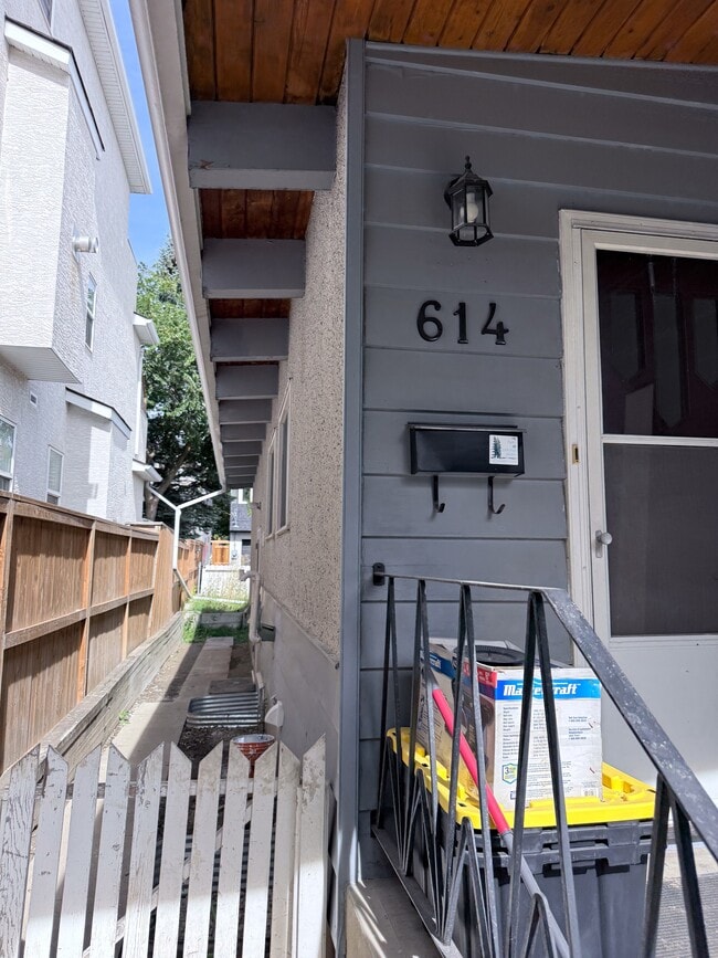 614-656 56 Ave SW