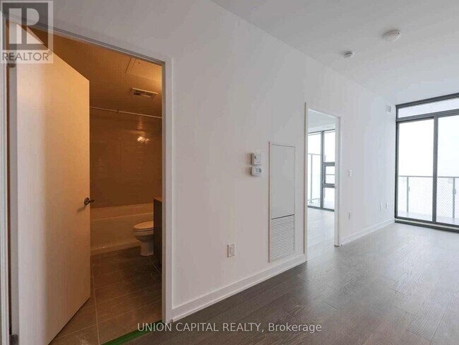 Photo - 11 Wellesley St W Unité 4909