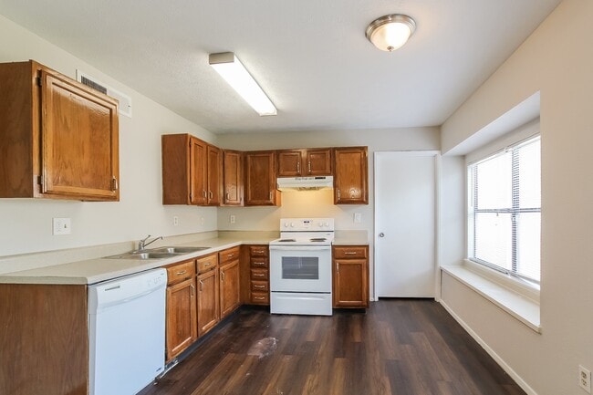 Photo - 22730 Millgate Dr