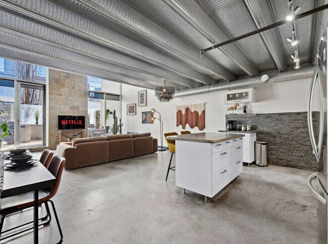 Photo - 10303-10107 107 St NW Unit SI ID1308630P