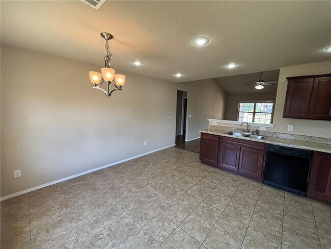 Photo - 601 Lasso Ln