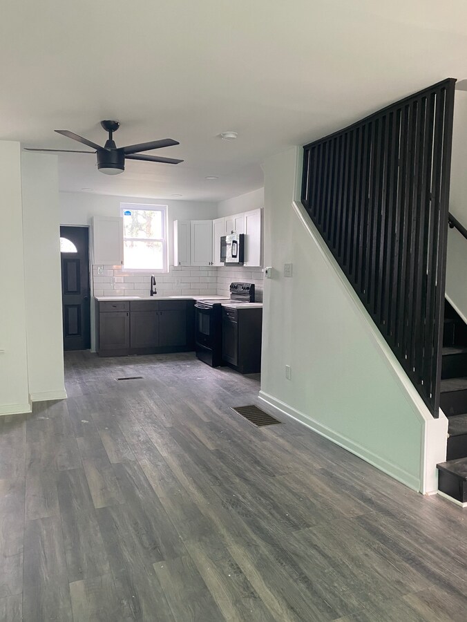 Photo - 912 Pennell St