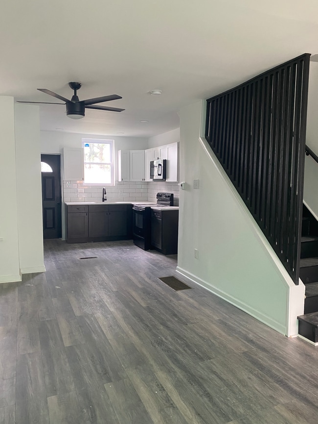 Building Photo - 912 Pennell St