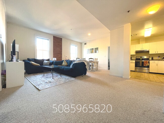 Building Photo - 4 Davis Ave Unit 3A