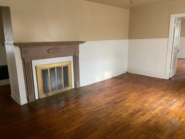 Photo - 224 S Main St