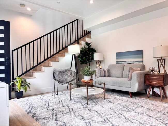 Building Photo - 3332 Madera Ave