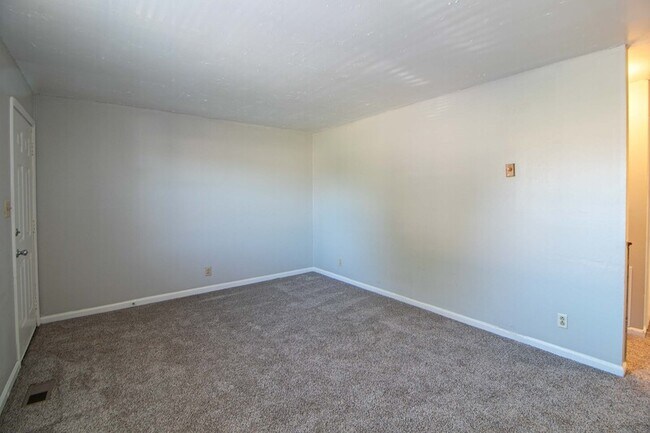 Photo - 811-D Golfview Place