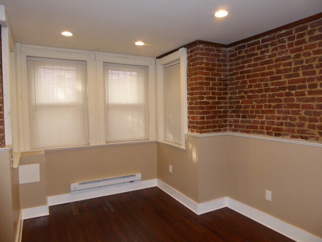 Photo - 106 9th St SE