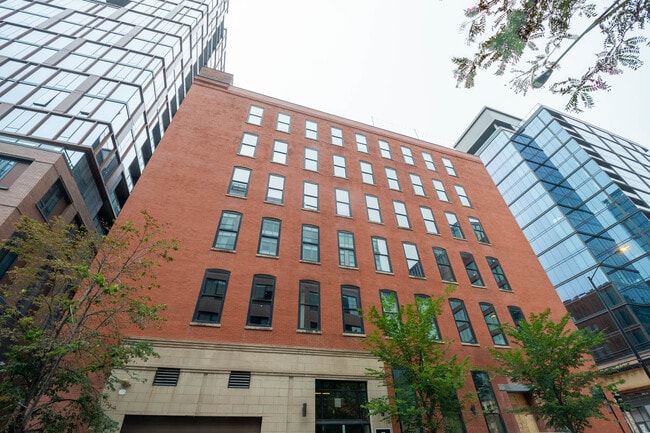 Building Photo - 1101 W Lake St Rental