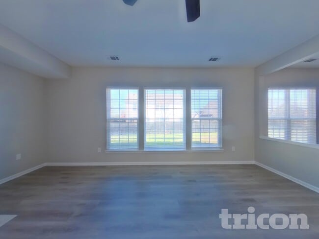 Photo - 2020 Universe Ct