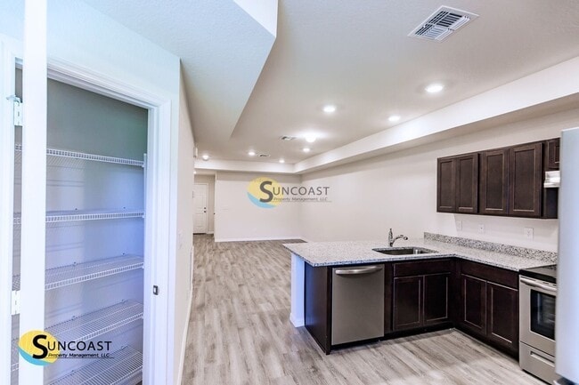 Photo - 139 Lomond Dr