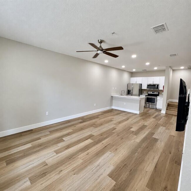 8921 Shine Dr