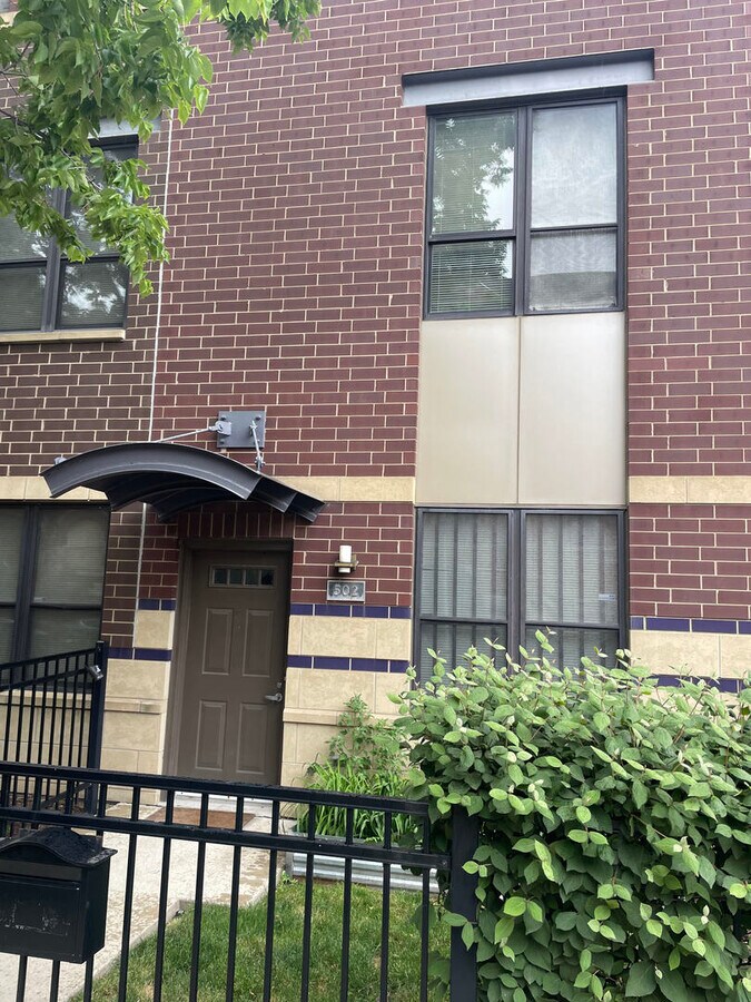Photo - 502 W Elm St Unidad 502 Rental
