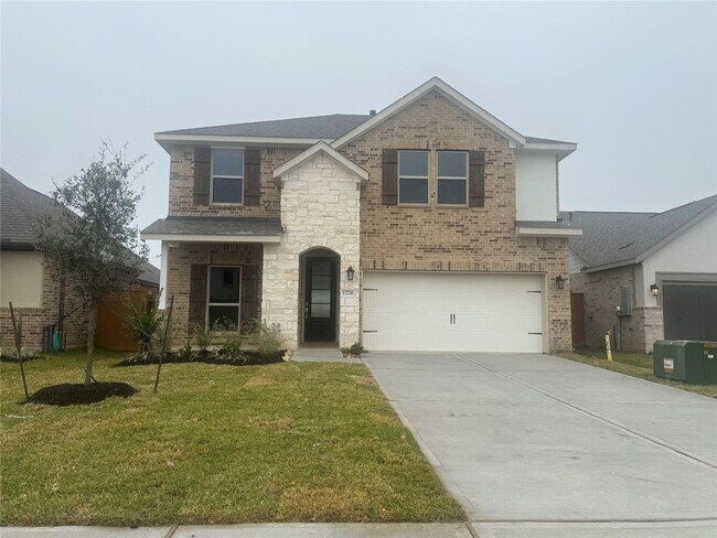 Building Photo - 3004 Avalos Dr