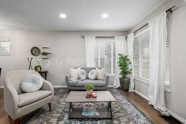 Photo - 3200 S Grape St