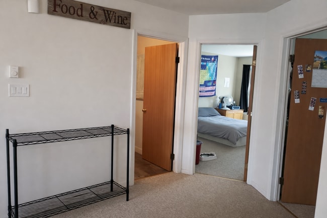 Photo - Charming 3 Bedroom, 2 Bath End Row Townhouse in Millersville - In-unit Laundry