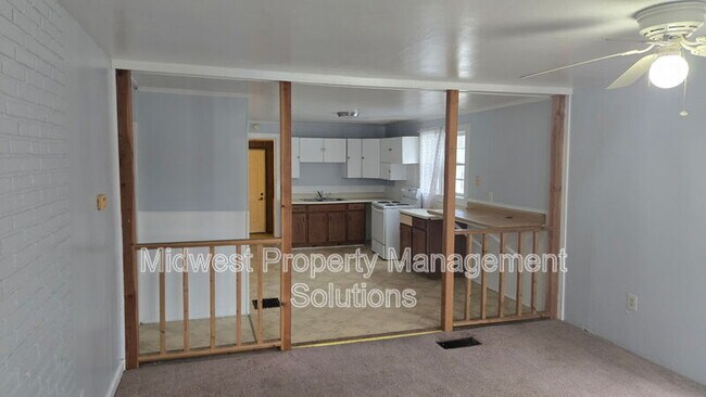 Photo - 415 E 35th St