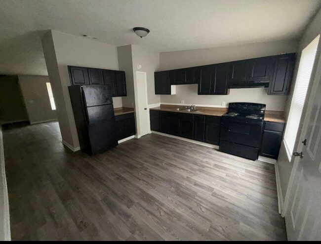 Building Photo - 318 Station Crossing Dr Unit A