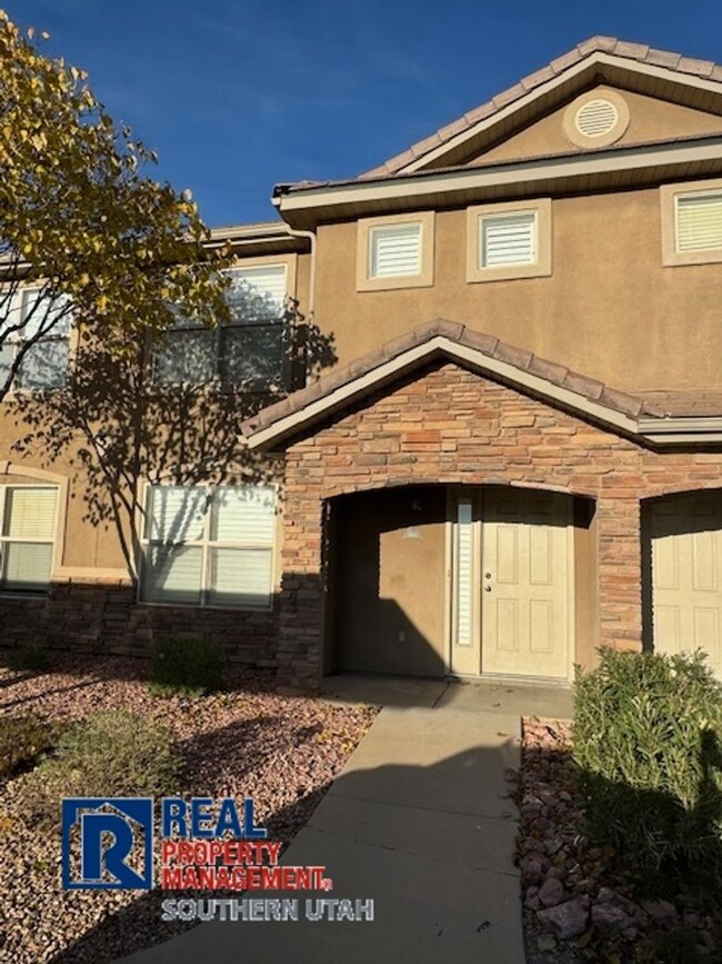 Townhome in Hidden Valley - Townhome in Hidden Valley