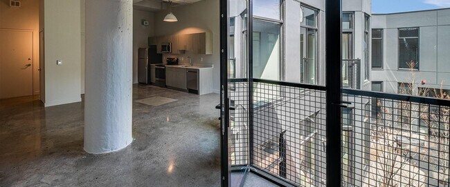 Building Photo - 40 Hague St Rental