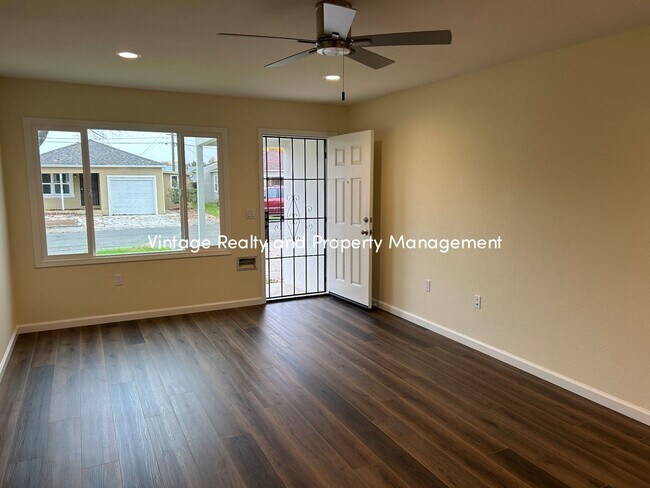 Photo - Just Like New Cozy 2 Bedroom Home That Is Ready to Go!!!