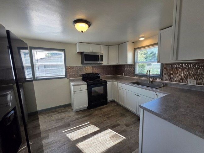 Photo - 753 Appleton Rd