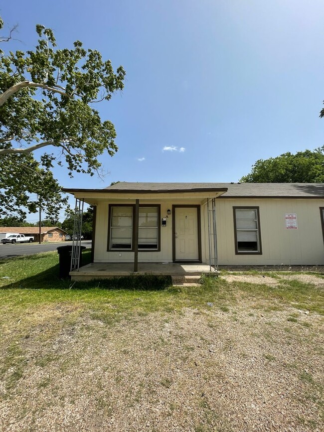 Building Photo - 1810 N Gray St Rental