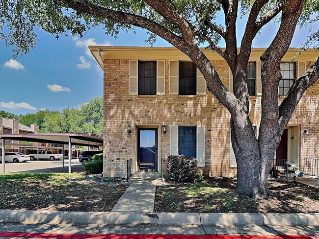 Building Photo - Stylish Candleridge Townhome with Private Patio, HOA Lawn Care & Appliances Included!