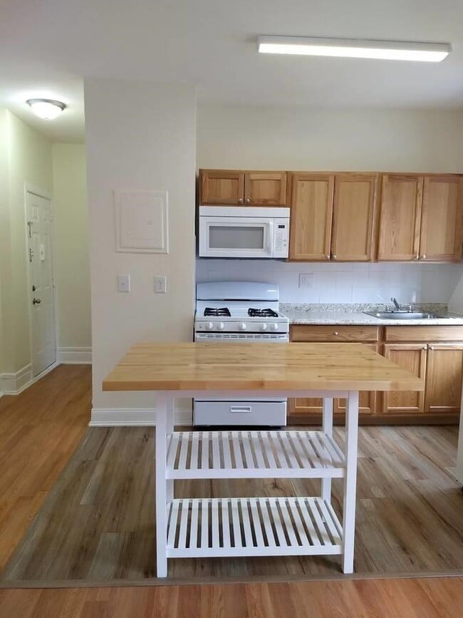 Building Photo - 429 Fairmount Ave Unit 204