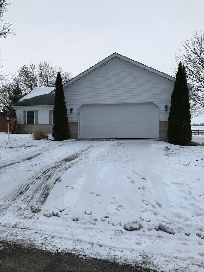 Photo - Country Setting 3 Bed/2 Bath Ranch In Wauseon