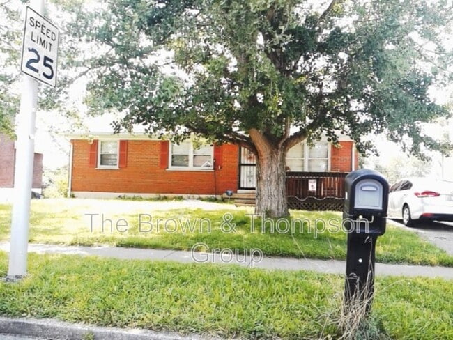 Building Photo - 562 Radcliffe Rd Rental