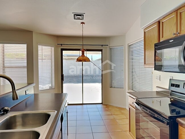 Photo - 717 W Beth Dr