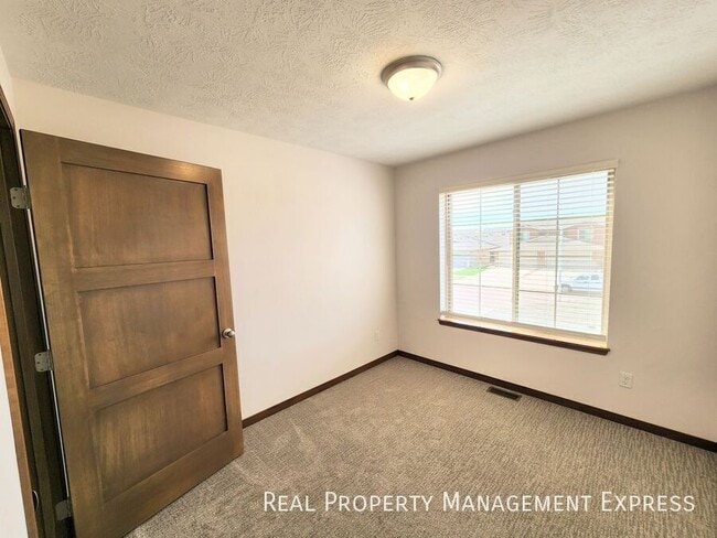 Photo - 3 Bedroom 2.5 Bathroom Townhome