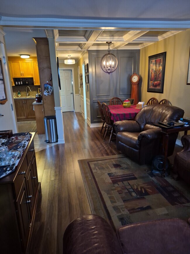 Photo - 25 Wellington Av E Unit 25 Wellington Ave E Osha