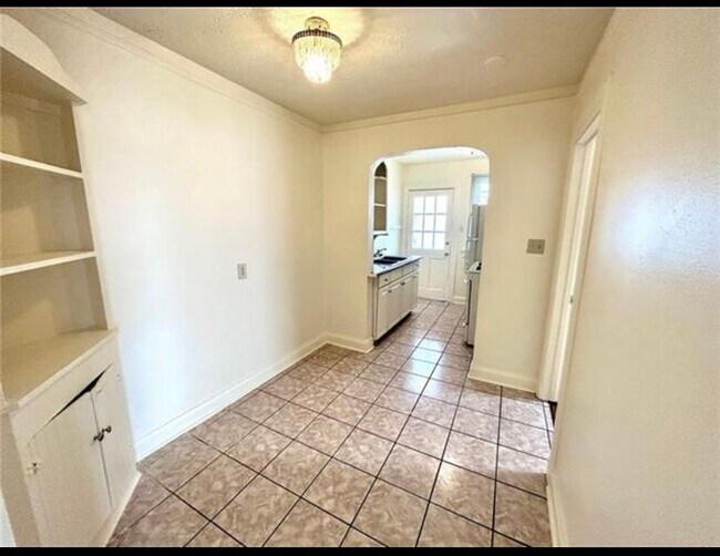 8841 S Claiborne Ave Unit C