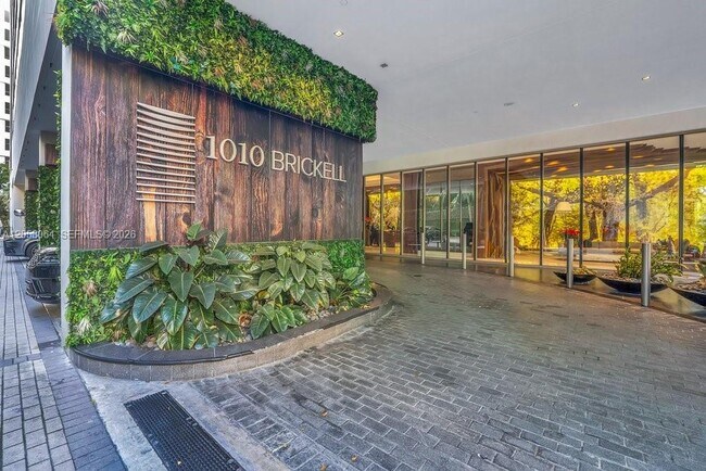 Building Photo - 1010 Brickell Ave Unit 1810