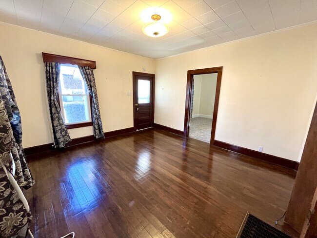 Photo - 221 N 7th St