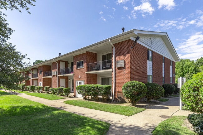 Country Club Apartments