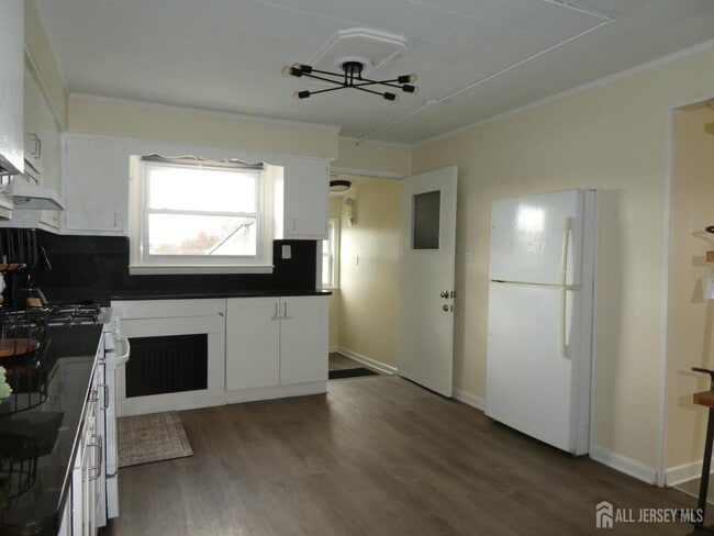 Photo - 1354 Stelton Rd