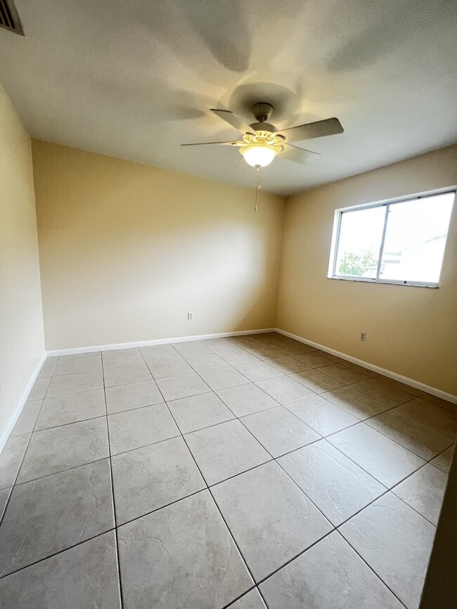 609 SE 23rd Pl Unit 1