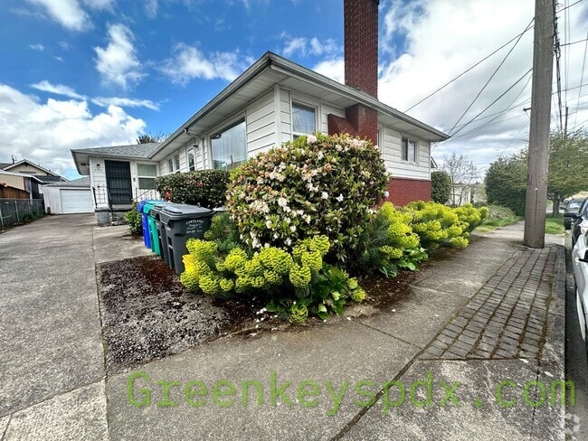 Building Photo - Clean and Move-In Ready! Rental