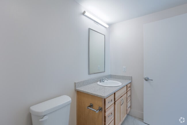2BR, 2BA - 1130SF - Primary Bathroom