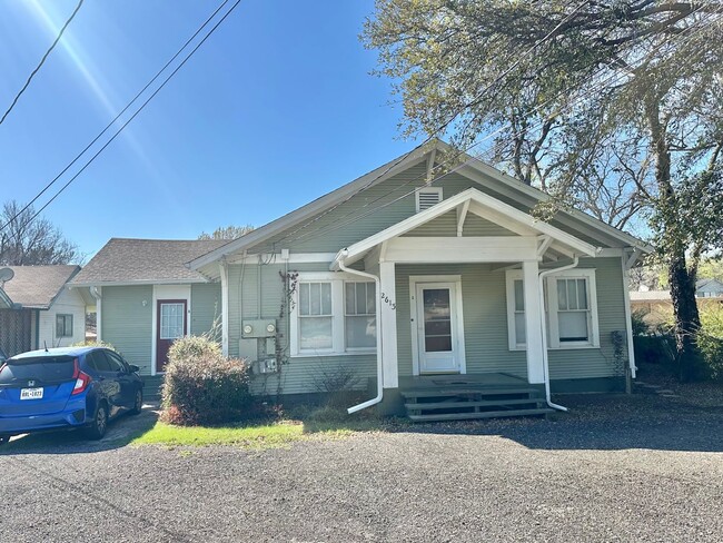 Building Photo - 2613 N Elm St Unit A