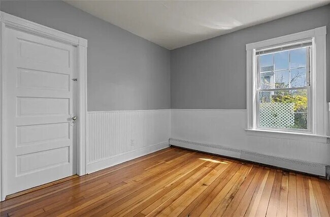 16 Maplehurst Ave Unit 1st Floor