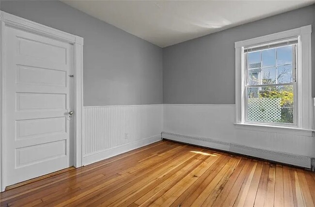 Photo - 16 Maplehurst Ave Unit 1st Floor