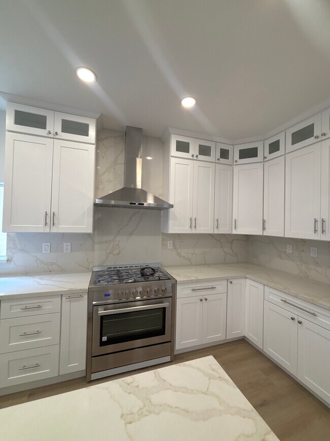 Stainless steel appliances - 1062 S Shenandoah St Unit 1062